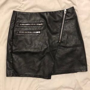 H&M FAUX LEATHER MINI SKIRT
